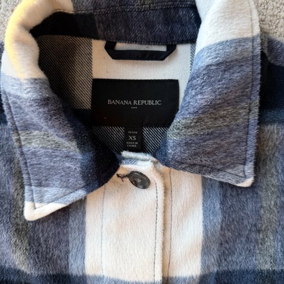 Cozy Banana Republic Blue Plaid Shirt Jacket (XS Petite) - Picture 2 of 4
